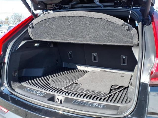 2022 Cadillac XT4 AWD Premium Luxury